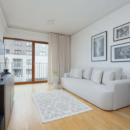 Modern With A Balcony In By Renters * 바르샤바