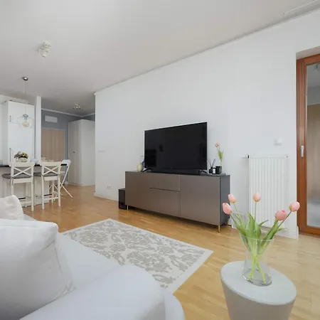 Modern With A Balcony In By Renters 아파트 바르샤바