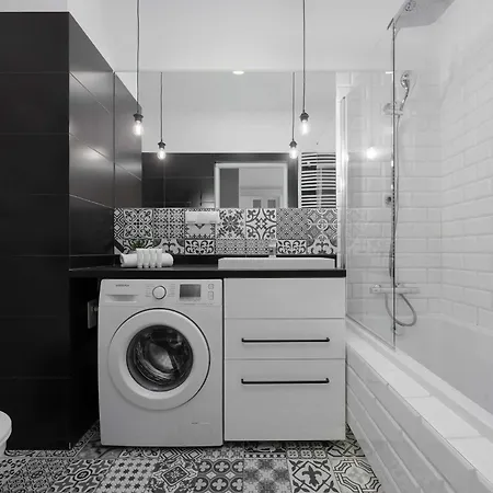Modern With A Balcony In By Renters 아파트 바르샤바