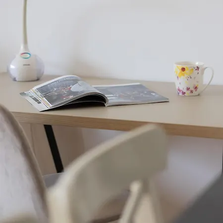 Modern With A Balcony In By Renters 아파트