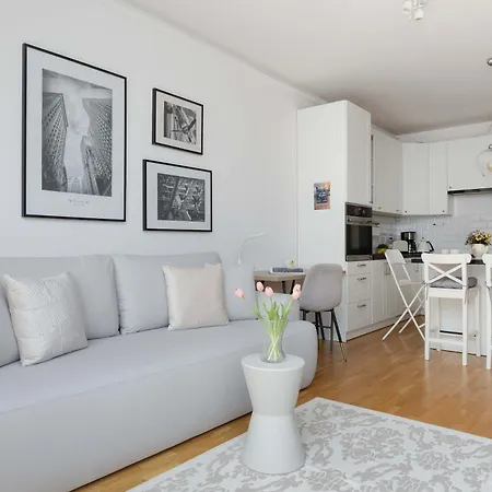 Lejlighed Modern With A Balcony In By Renters