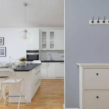 Modern With A Balcony In By Renters Lejlighed *