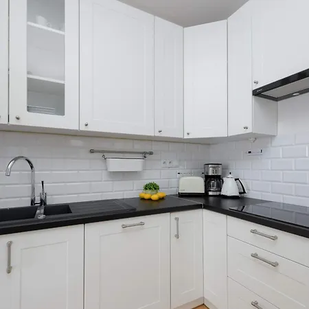 아파트 Modern With A Balcony In By Renters *