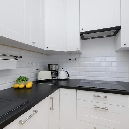 Modern With A Balcony In By Renters 아파트 *