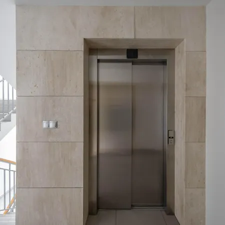 Modern With A Balcony In By Renters Lejlighed *