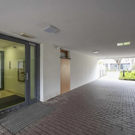 Modern With A Balcony In By Renters 바르샤바